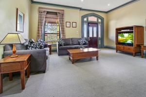 Alzburg Resort - Pet Policy