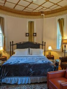 Amsterdam Castle NY - Check-in and Check-out