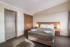 Argosy Motor Inn - Check-in and Check-out