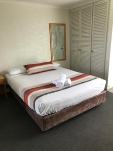 Bathurst Studio Apartments - Neighborhood Attractions
