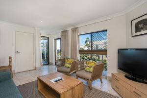 Bayview Beachfront Apartments, in Town Right on the Beach - Entertainment Options