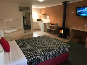 Beachcomber Motel & Apartments - Additional Information