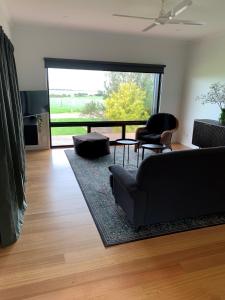 Black Cockatoo Cottages - Booking and Cancellation