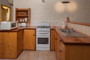 Bombina Cottages - Location and Proximity
