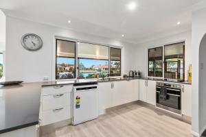 Bribie Island Canal Holiday Destination! - Transportation Options