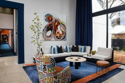 Byng Street Boutique Hotel - Heritage and Decor