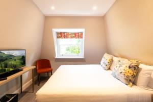 Byron Hotel - Nearby Transportation