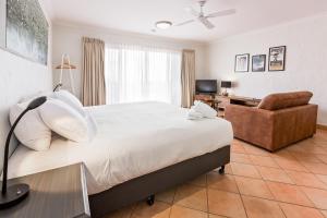 Canal Rocks Beachfront Apartments - Guest Ratings and Feedback