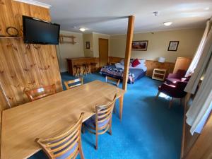 Candlelight Lodge - Policies and Check-in/Check-out