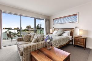 Captains at the Bay - Dining and Leisure Facilities