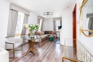 CARLTON COURT - MAYFAIR - Location Highlights