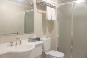 Carlyle Suites & Apartments - Business and Meeting Services