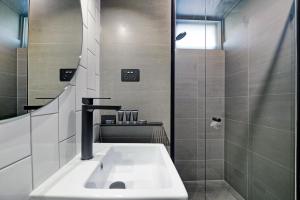 CBD Motor Inn - Questions About Your Stay