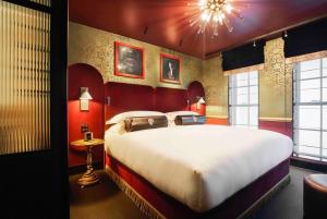 Chateau Denmark London - Common Questions