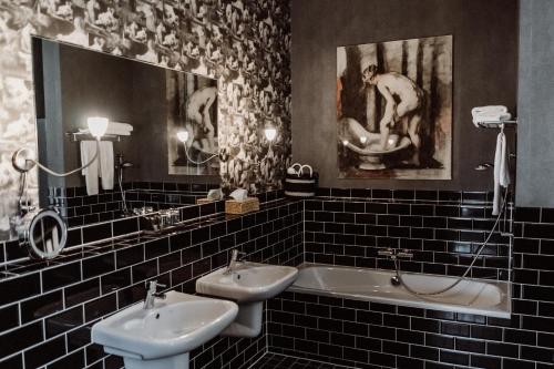 Chateau Hotel De Havixhorst - Questions About Staying Here