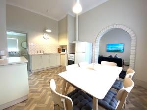 Clifton Motel & Grittleton Lodge - Check-in and Check-out