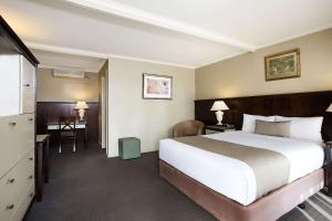 Comfort Inn On Raglan - Check-in and Check-out