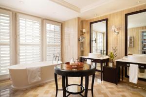 Corinthia London - Convenient Transportation and Attractions