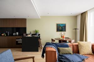 Cove Landmark Pinnacle - Resident Perks and Experiences