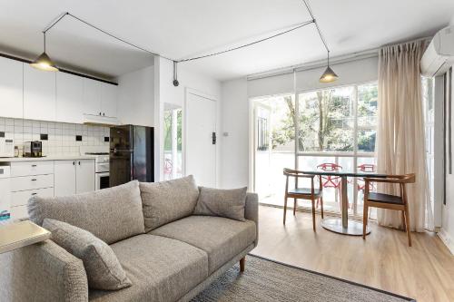 Davis Avenue Apartments - Transportation and Accessibility