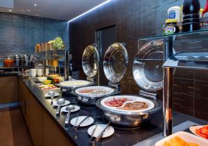 DoubleTree by Hilton Hotel London - Marble Arch - Accessibility and Transportation