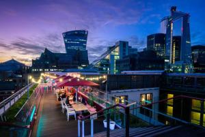 DoubleTree by Hilton Hotel London - Tower of London - Additional Services and Features