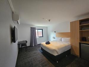 Econo Lodge Rivervale - Policies and Fees