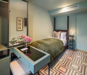 Ellen Kensington - Guest Reviews and Ratings