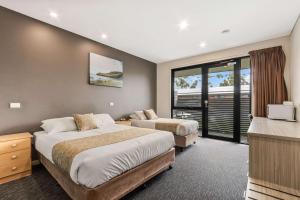 Foreshore Hotel - Nearby Attractions
