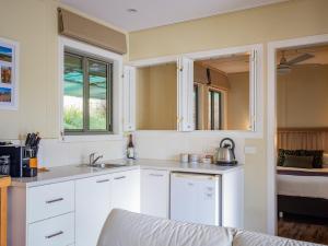 Gisborne Peak Winery Short Term Stays - Location and Accessibility