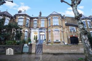 Hackney Suites - En-Suite Rooms & Amenities - Safety and Security