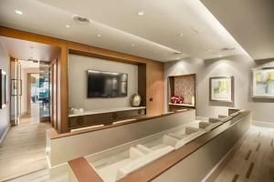 Hanover Post Oak - Concierge and Services