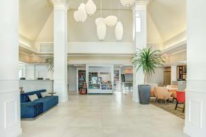 Hilton Garden Inn Lakewood - Dining and Breakfast