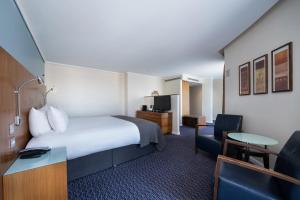 Holiday Inn London Camden Lock, an IHG Hotel - Convenience and Transportation Options
