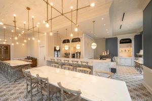 Hotel Bennett Charleston - Dining Options and Cuisine Offerings