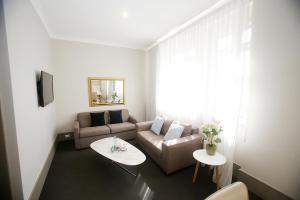Hotel Bondi - Parking and Transportation