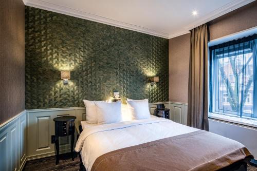 Hotel Sint Nicolaas - Nearby Attractions