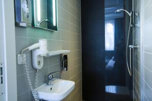 Hotel Vossius Vondelpark - Transportation and Parking
