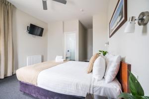 Huskisson Hotel - Questions About Your Stay