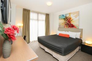Indulge Apartments - Ontario - Spacious and Modern Accommodations