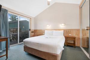 Kendalls Beach Holiday Park - Nearby Attractions