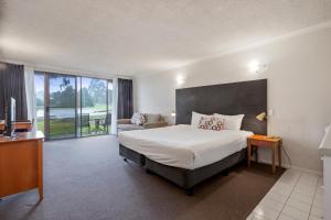 Knox International Hotel and Apartments - Nearby Attractions