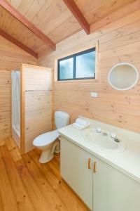Lakes and Craters Holiday Park - Nearby Attractions and Facilities