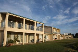 Lakeview Motel and Apartments - Location and Surroundings