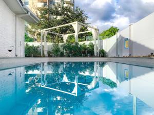 Lamour Holiday Beach House - Location and Accessibility