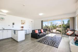 Lennox Beach Resort - Dining Options