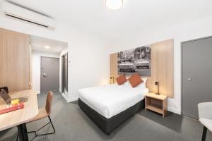 Littomore Hotel on Stewart, Bathurst - Check-in and Check-out