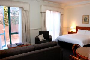 Majestic Tynte Street Apartments - Location and Convenience