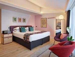 Marrables Farringdon Hotel - Nearby Attractions and Activities