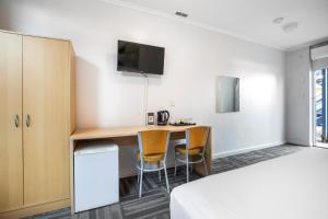 Meadow Inn Hotel-Motel - Payment and Deposits